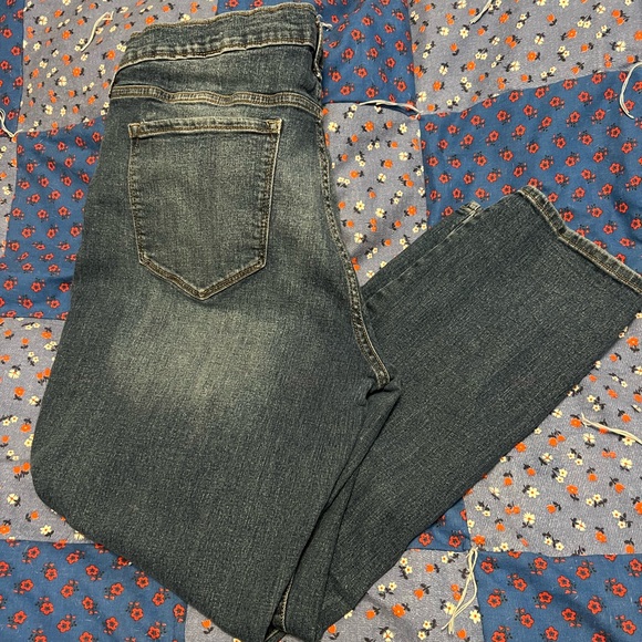 Old Navy Straight Leg Jeans - Picture 1 of 4